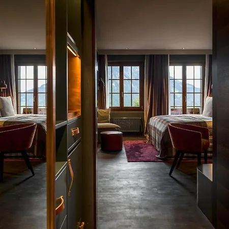 ホテル Huus Gstaad 4*