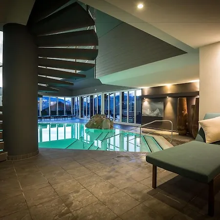 Huus Gstaad ホテル 4*