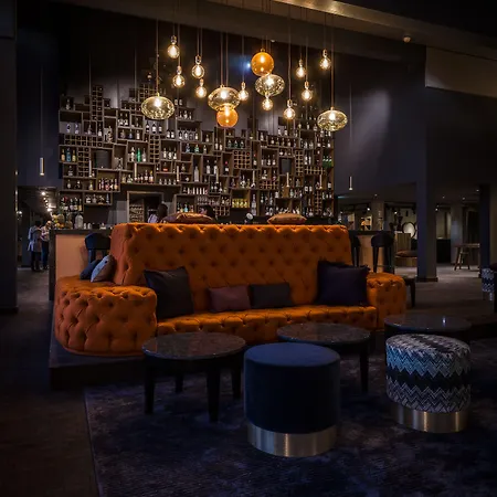 Huus Gstaad מלון 4*