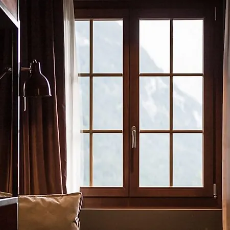 Hotel Huus Gstaad 4*