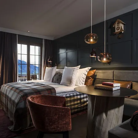 Huus Gstaad מלון 4*