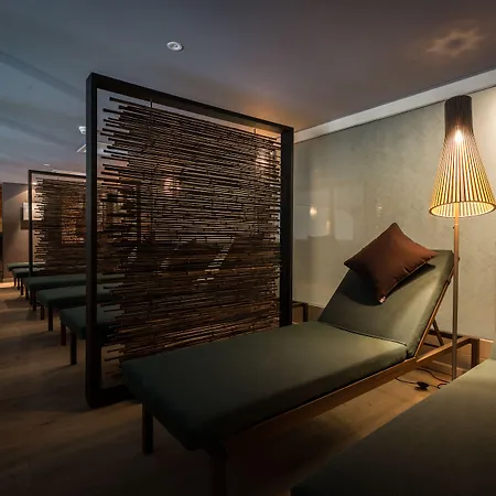 Hotel Huus Gstaad 4*