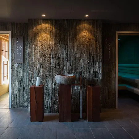 Huus Gstaad Hotel