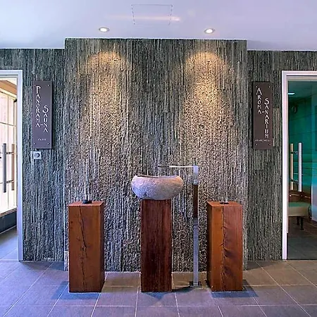 Hotell Huus Gstaad 4*