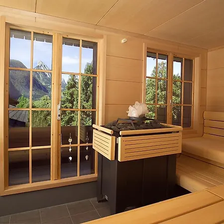 Huus Gstaad ザーネン