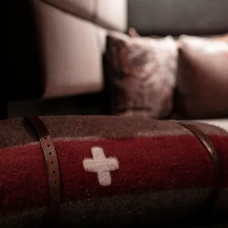 Huus Gstaad Hotel 4*
