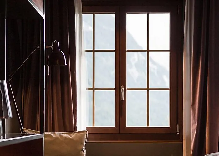 Hotel Huus Gstaad 4*