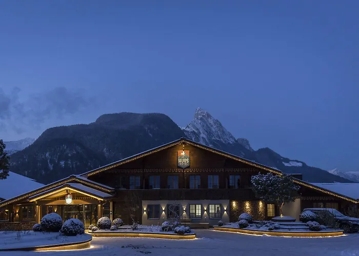 Hotel Huus Gstaad 4*