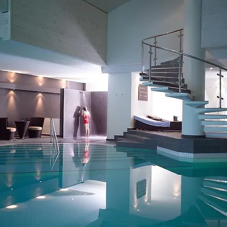 Huus Gstaad Hotel 4*