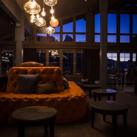 Hotell Huus Gstaad 4*