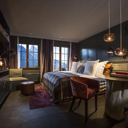 Hotell Huus Gstaad 4*