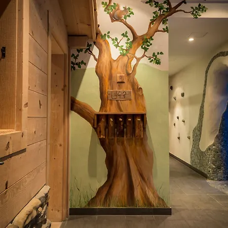 Hotell Huus Gstaad 4*